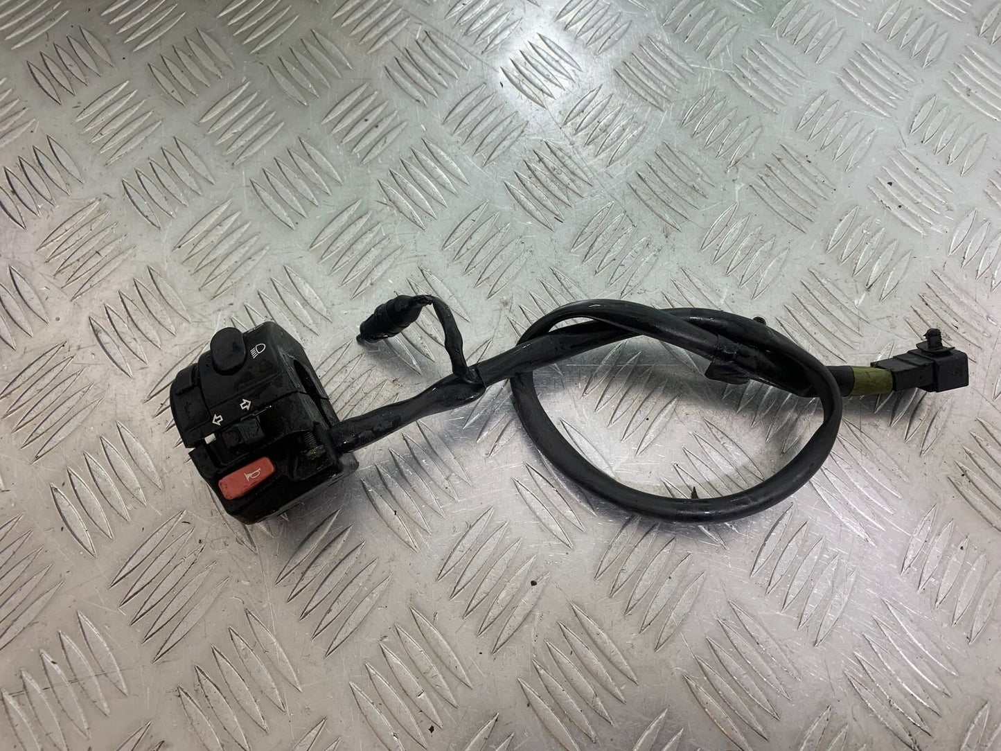 TRIUMPH TIGER 800 LEFT SWITCH GEAR   YEAR 2011-2014 (CMB1113)