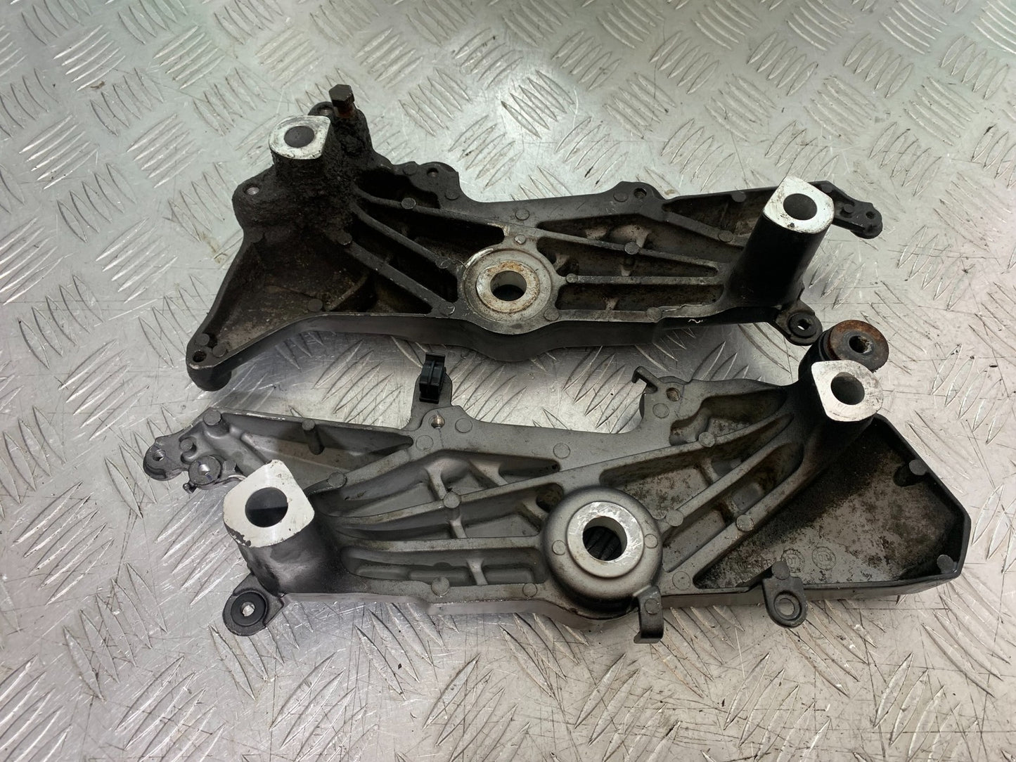 HONDA CBF600 CBF 600 LEFT & RIGHT HANGER MOUNTS   YEAR 2004 -07 (CMB1247)