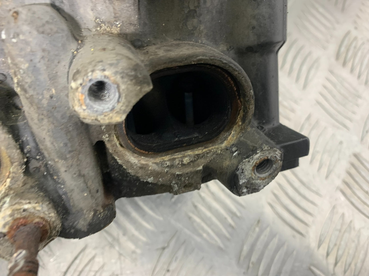TRIUMPH 675 STREET TRIPLE RX CYLINDER HEAD   2015- 2017 (CMB1299)