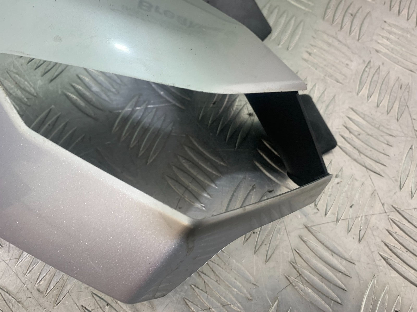 SUZUKI GSR600 GSR 600 RIGHT TANK PANEL  2006-2010 (CMB1177)