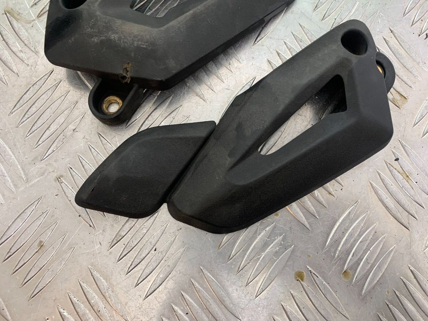 TRIUMPH TIGER 800 XC HEEL PLATES  YEAR 2011-2014 (CMB1022)