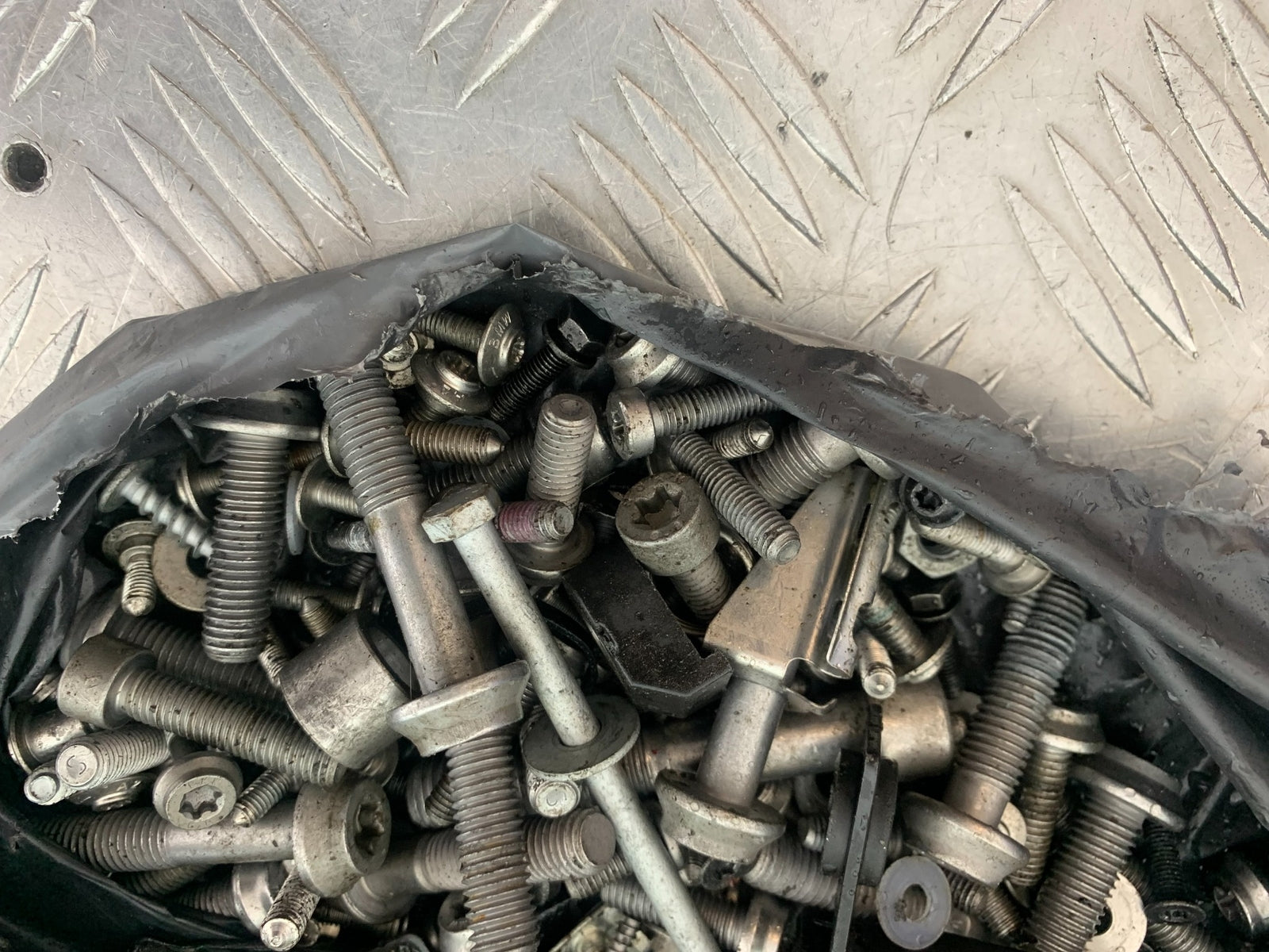 BMW M1000 R NUTS AND BOLTS   YEAR 2023-2024 (CMB1140)