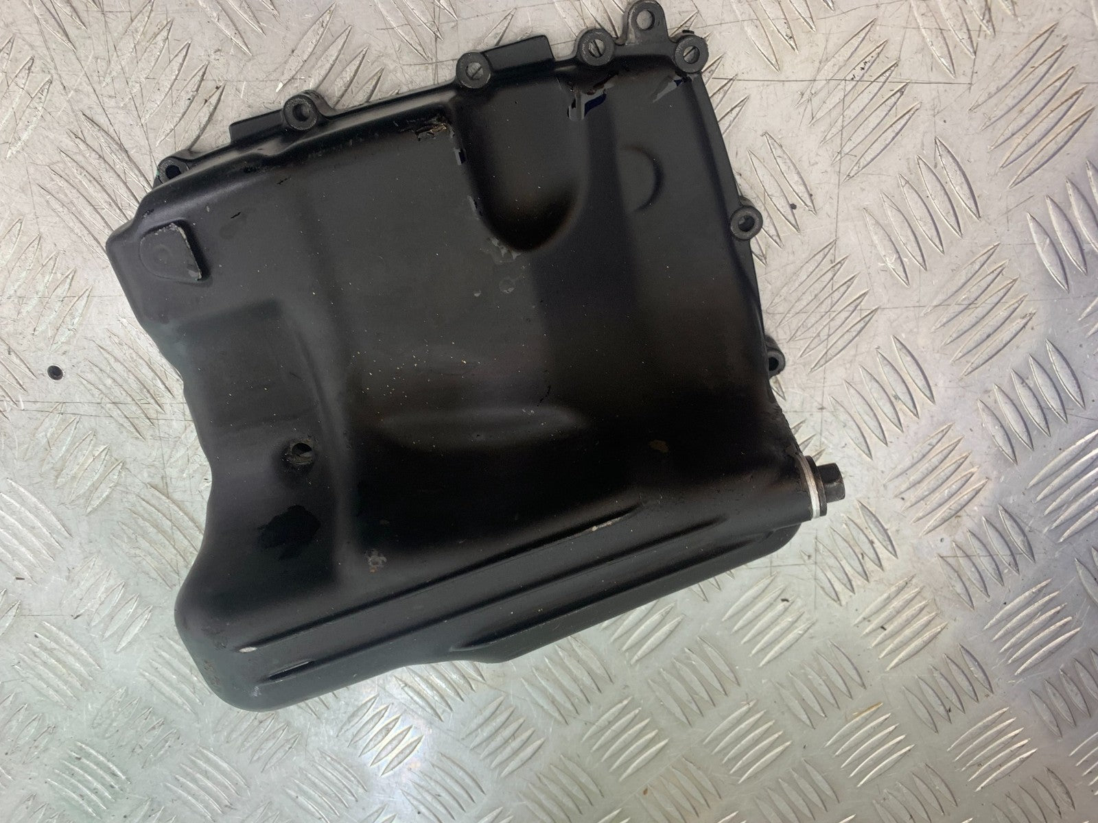 TRIUMPH 675 STREET TRIPLE R SUMP YEAR 2012 (CMB1221)