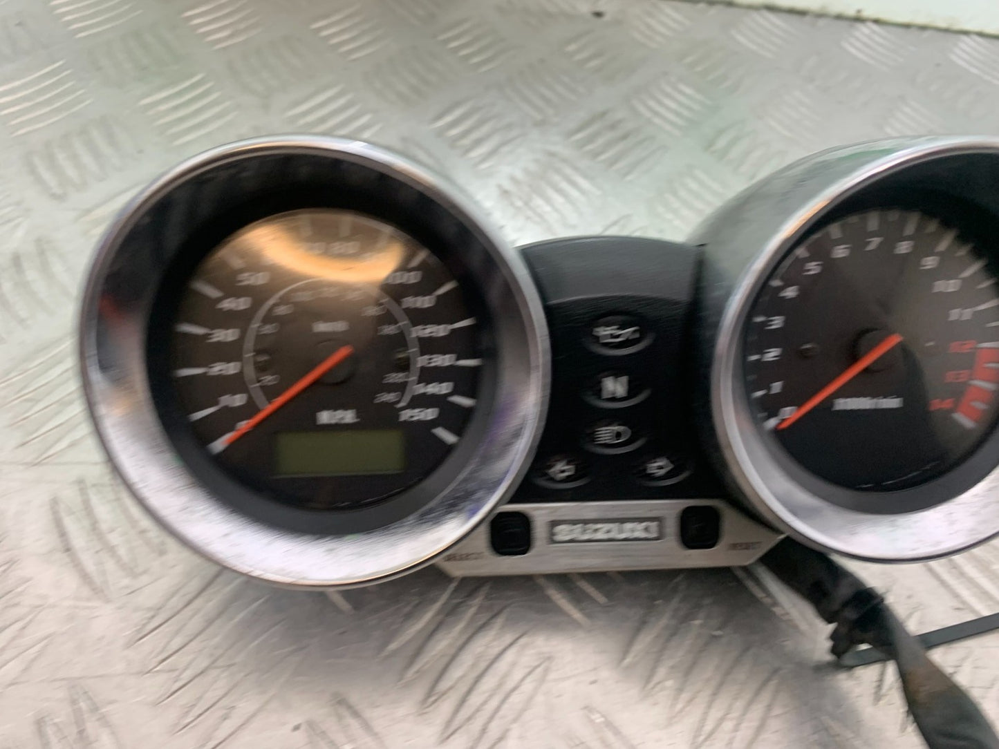 SUZUKI GSF600 GSF 600 BANDIT CLOCKS SPEEDO DASH  2000-2004 (CMB1269)
