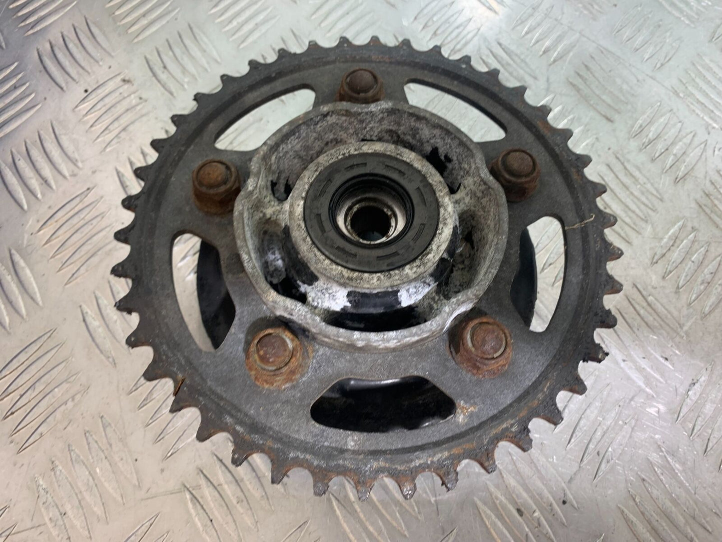 HONDA CB600 CB 600 HORNET REAR SPROCKET CARRIER   YEAR 1998 -2002 (CMB1126)