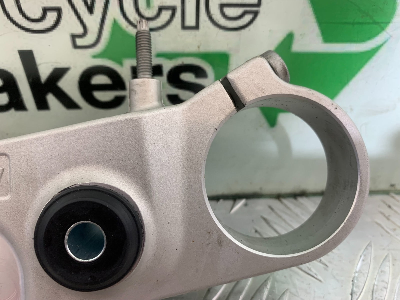 KTM 690 DUKE R LC4 TOP YOKE YEAR 2012-2015  (CMB1180)