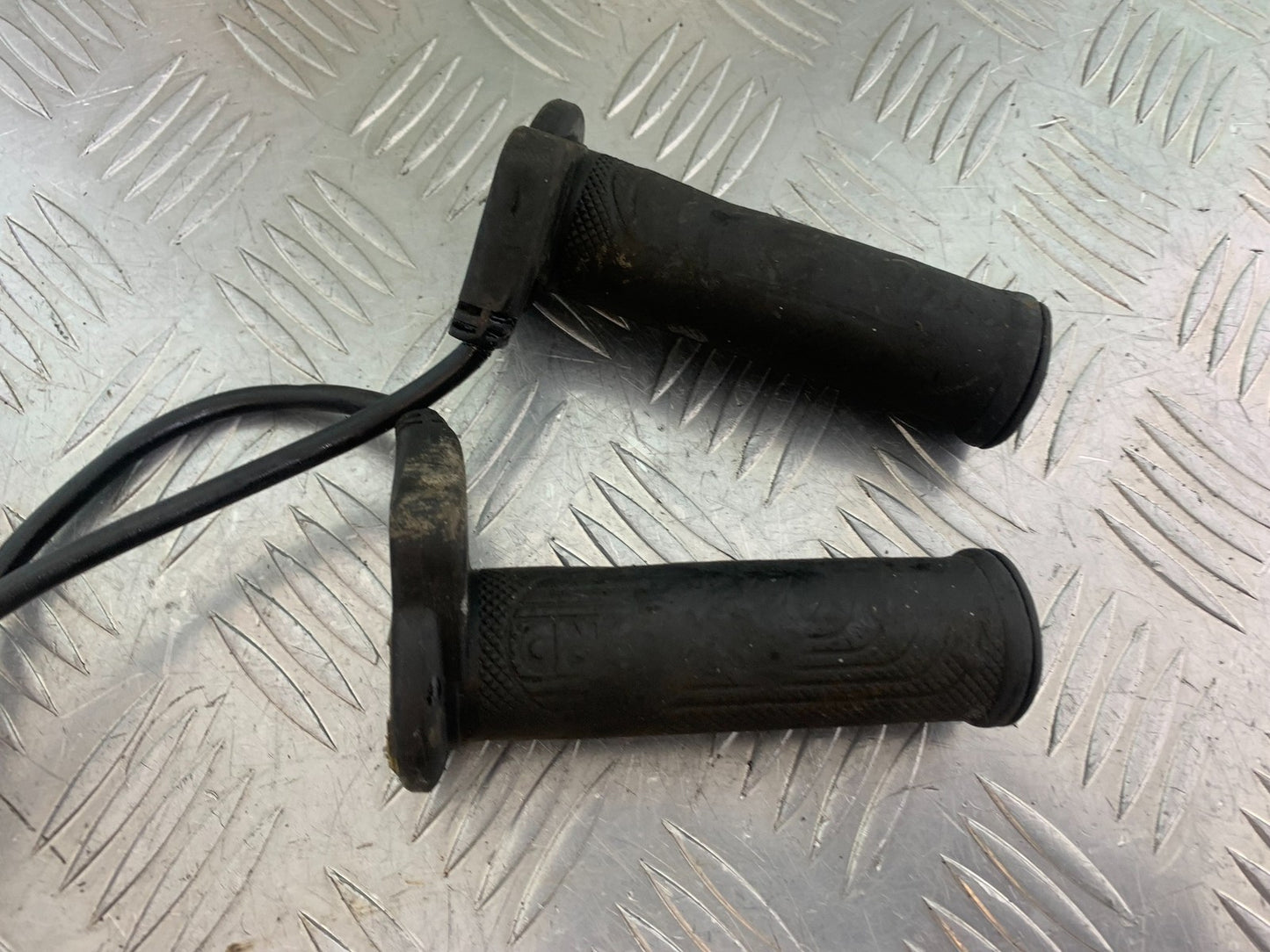 YAMAHA XJR1300 XJR 1300 HEATED GRIPS  YEAR  1999-2003 (CMB1119)