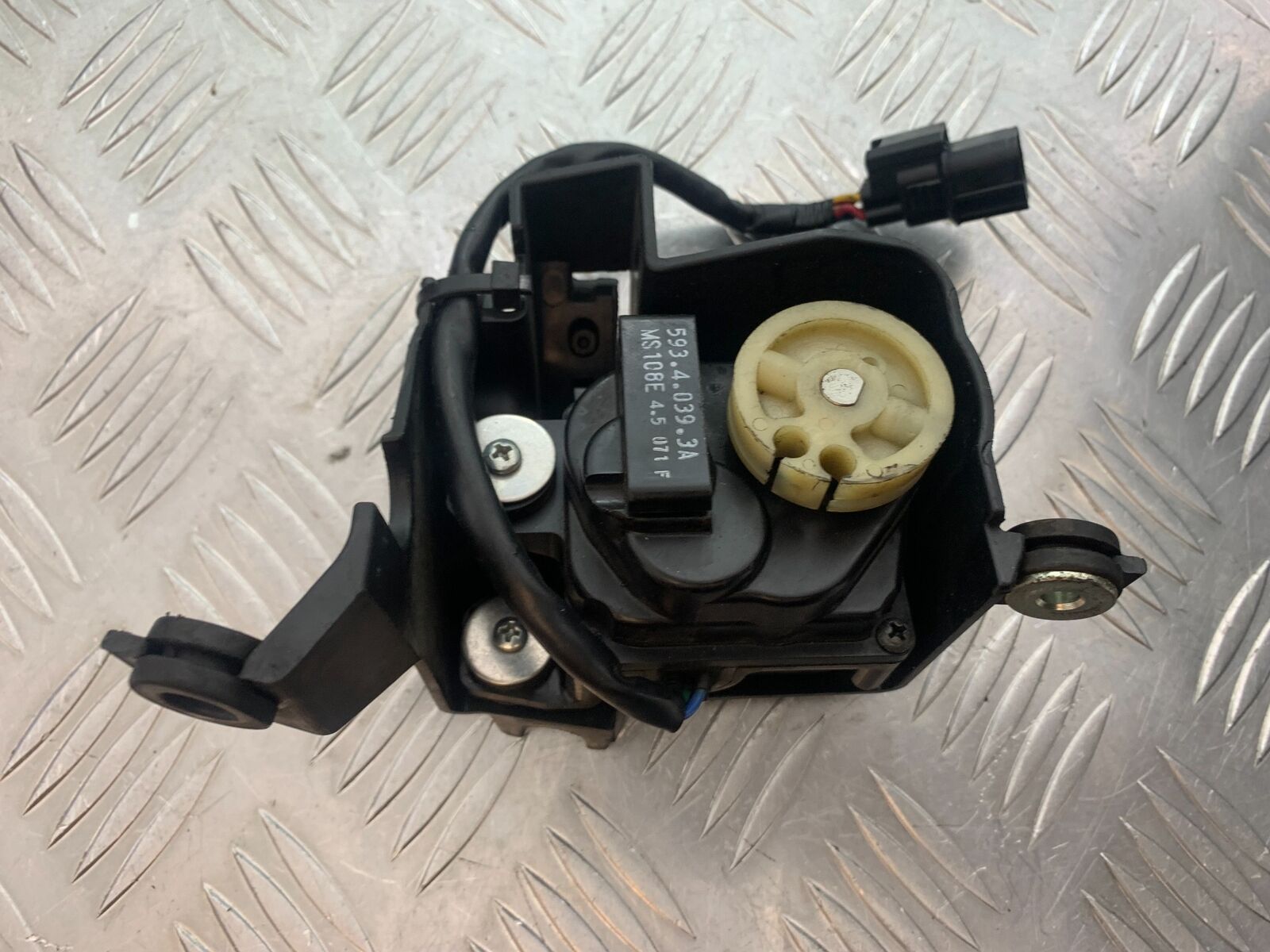 DUCATI DIAVEL 1200 EXHAUST SERVO MOTOR YEAR 2014-17 (CMB1054)