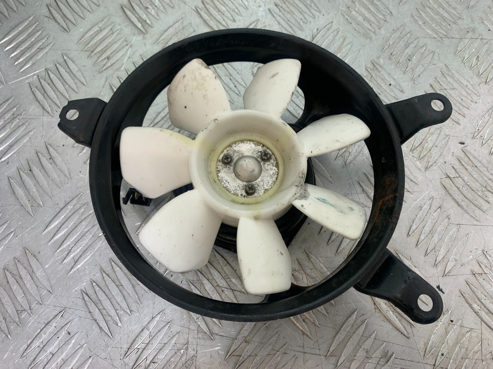 TRIUMPH 1050 SPRINT ST RADIATOR FAN   YEAR 2004-2007 (CMB1197)