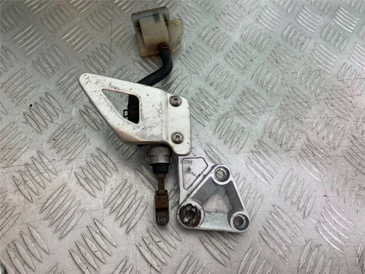 SUZUKI GSXR600 GSXR 600 SRAD FRONT RIGHT HANGER   YEAR 1997-2000 (CMB1276)