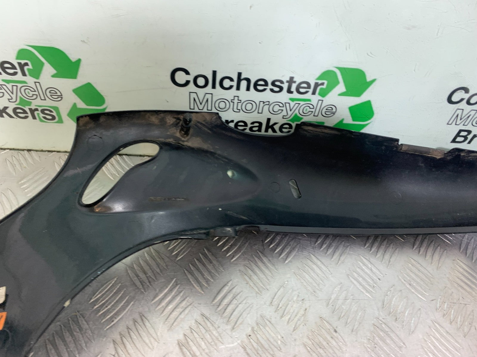 TRIUMPH 955i SPRINT ST LEFT SEAT PANEL YEAR 1999-04 (CMB1230)