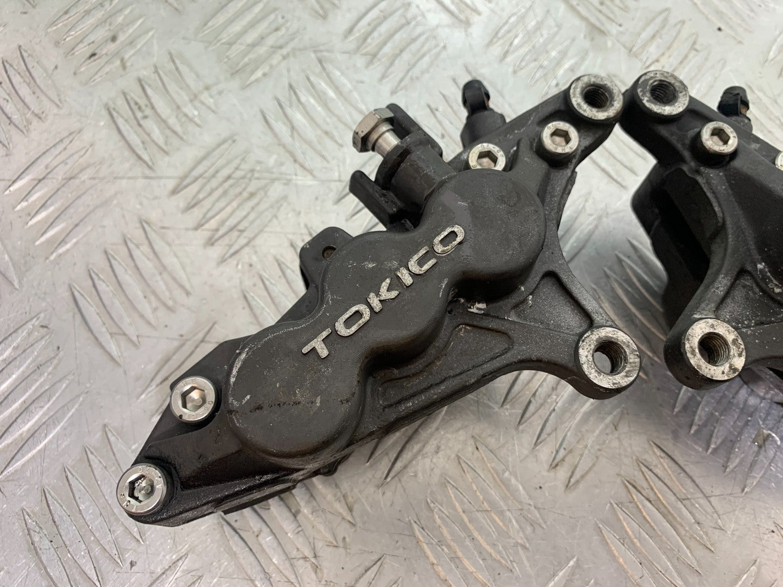 SUZUKI GSF1200 GSF 1200 BANDIT FRONT BRAKE CALIPERS  YEAR 2001-2004 (CMB1188)