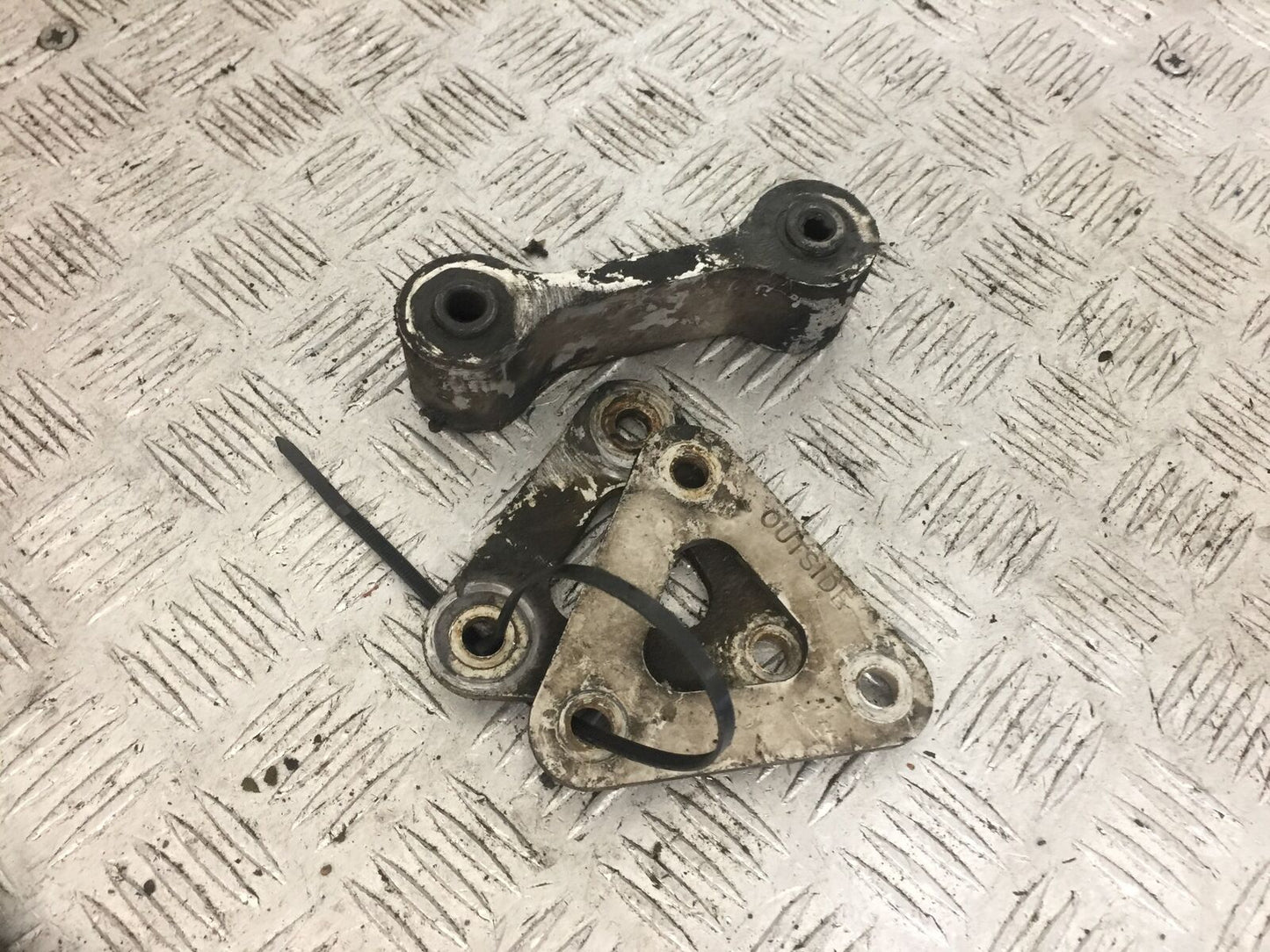 TRIUMPH 600 SPEED FOUR REAR SHOCK LINKAGE  YEAR 2002  (STOCK 756)