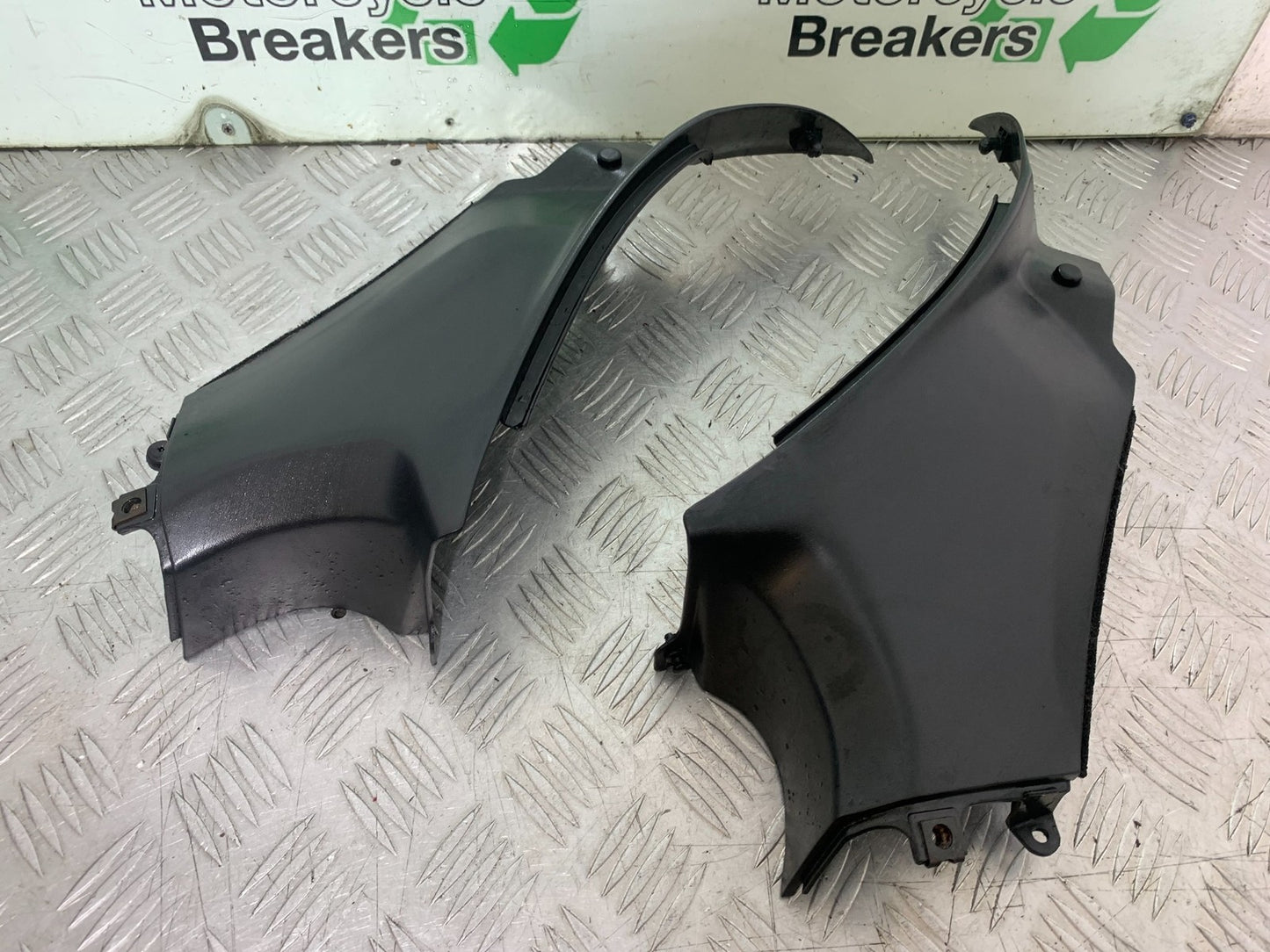 HONDA CBR1100 BLACKBIRD TOP FAIRING SIDE INFILLS YEAR 1999-2005 (CMB1232)