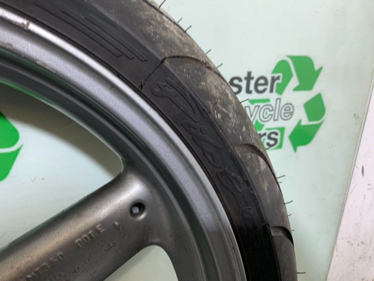 TRIUMPH 955I SPRINT RS FRONT WHEEL (NEW TYRE)  YEAR 1999-03 (CMB1313)