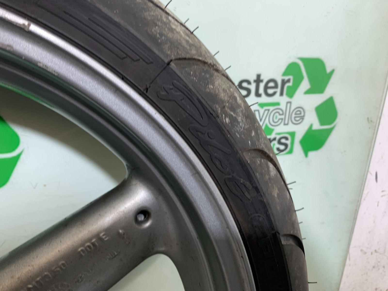 TRIUMPH 955I SPRINT RS FRONT WHEEL (NEW TYRE)  YEAR 1999-03 (CMB1313)