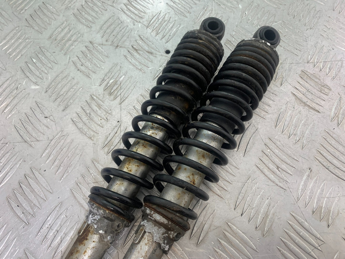 YAMAHA YBR125 YBR 125 REAR SHOCKS   YEAR 2010-2017 (CMB1163