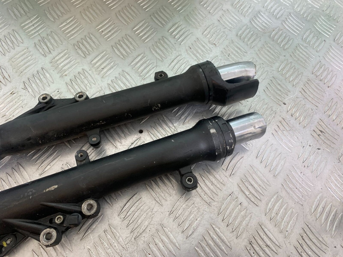 KAWASAKI Z650 ER650 KNFAN FORK BOTTOMS  YEAR 2022-2024 (CMB1112)