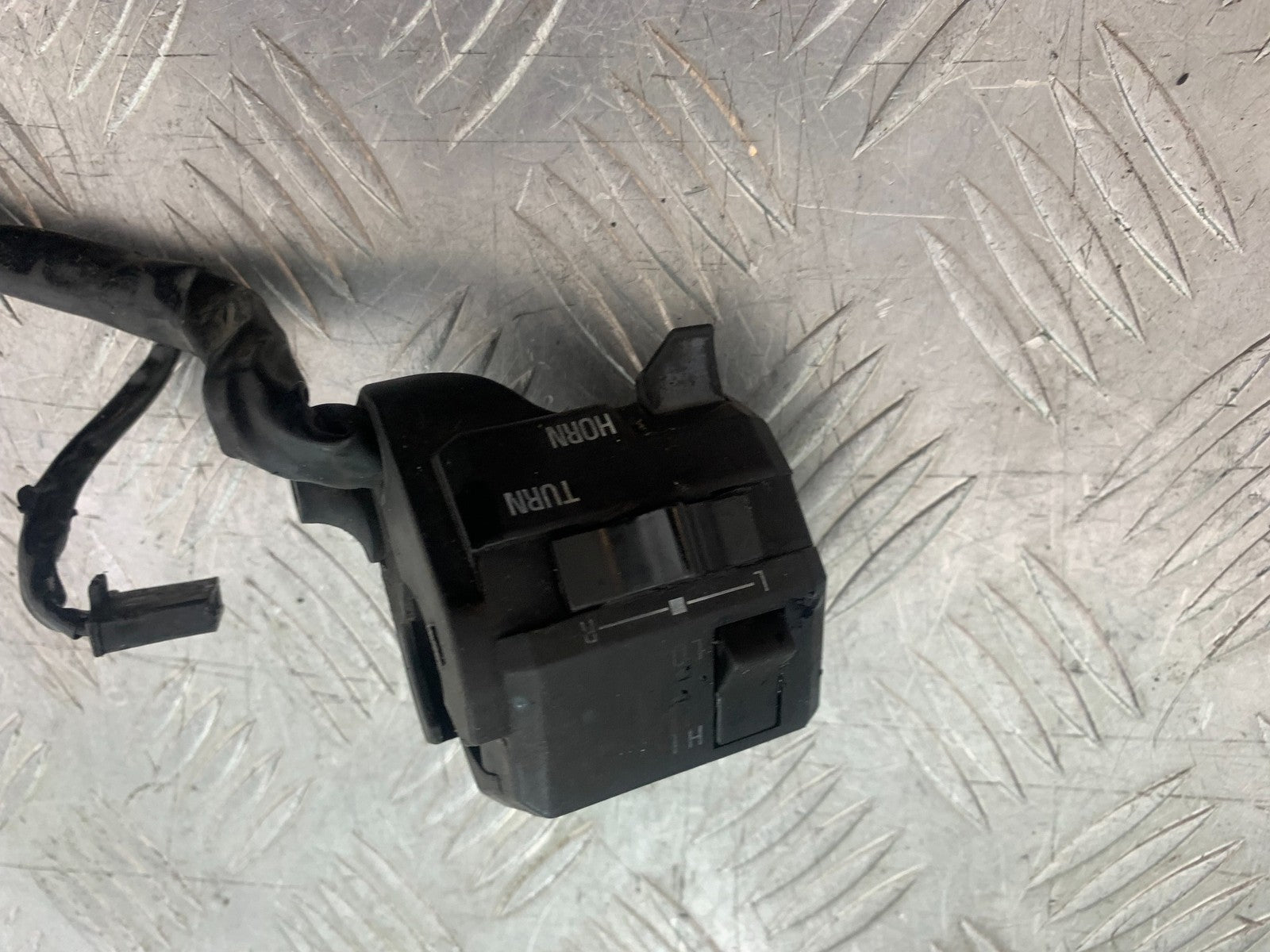 KAWASAKI GPZ600 GPZ 600 LEFT SWITCH GEAR  YEAR 1988-90 (CMB1258)