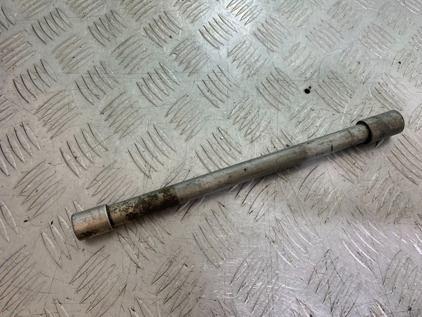 HONDA VFR800 VFR 800 V-TEC SWINGARM SPINDLE  YEAR 2002 -09 (CMB1296)