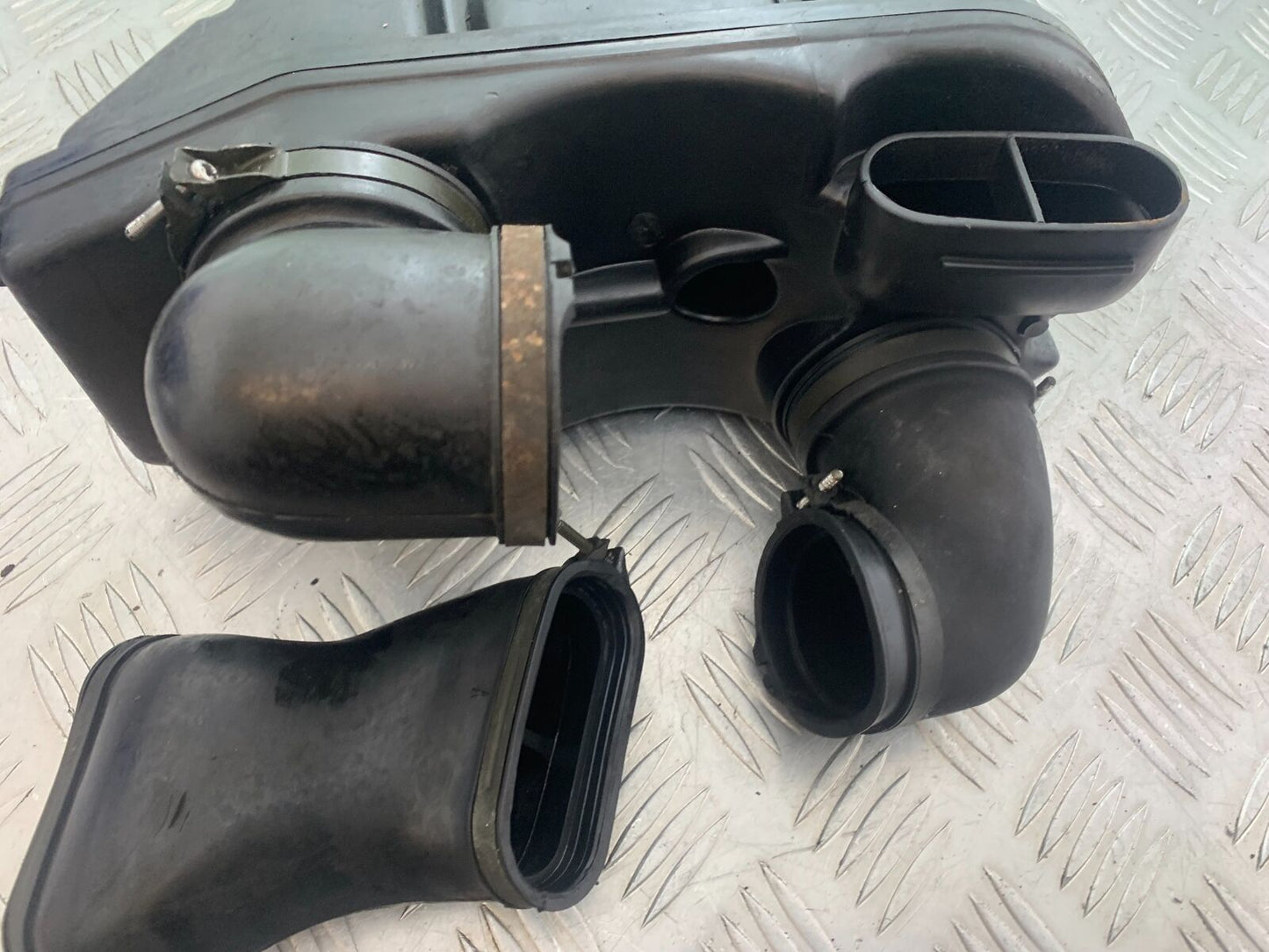 YAMAHA XVS 1100 DRAGSTAR AIRBOX  YEAR 2000-2007 (CMB1108)
