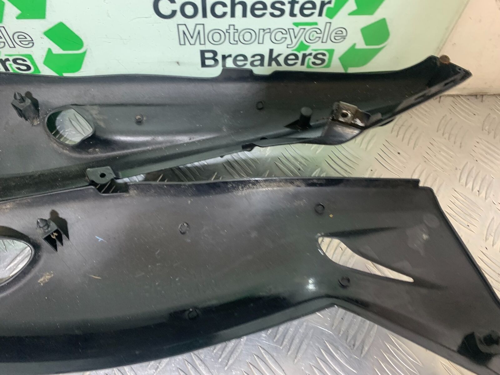 YAMAHA YZF600 YZF 600 THUNDERCAT LEFT & RIGHT SEAT PANELS  1996-2003 (CMB1134)