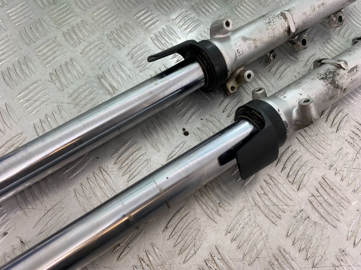 SUZUKI GSF1200 GSF 1200 BANDIT FORKS  YEAR 2001-2004 (CMB1188)