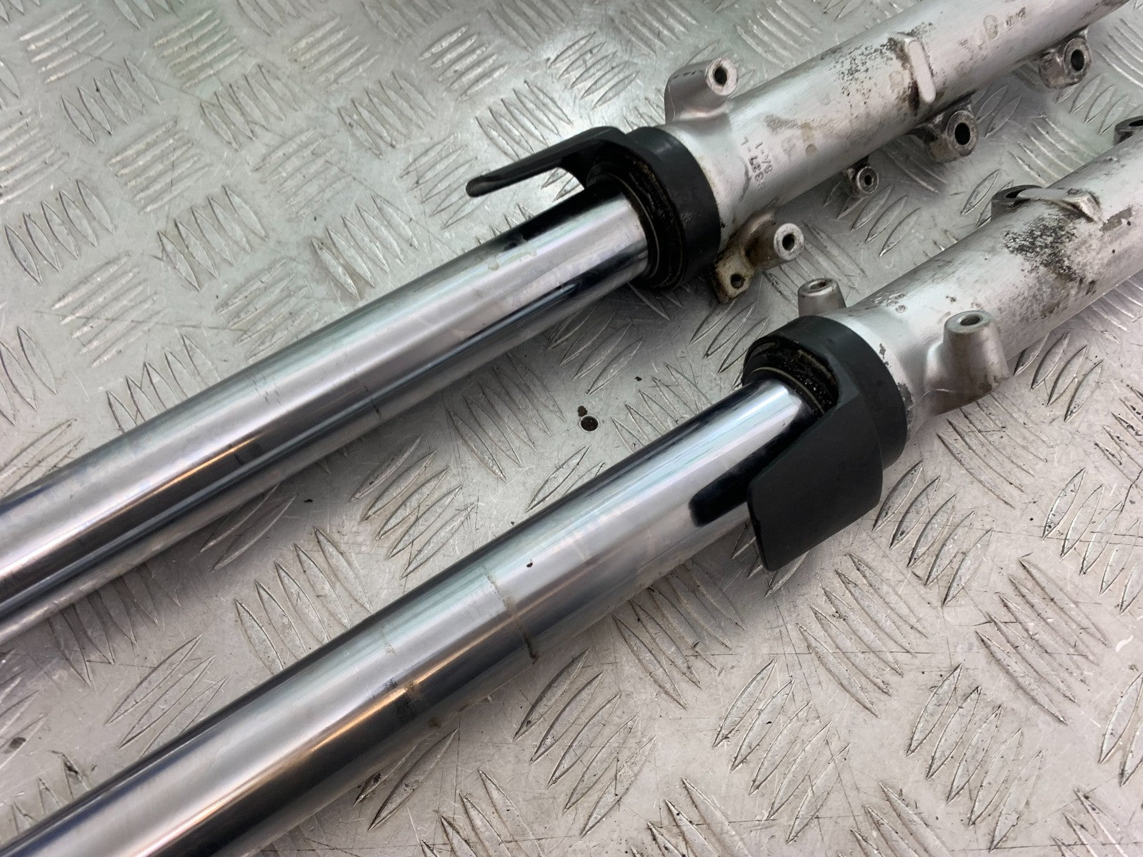 SUZUKI GSF1200 GSF 1200 BANDIT FORKS  YEAR 2001-2004 (CMB1188)