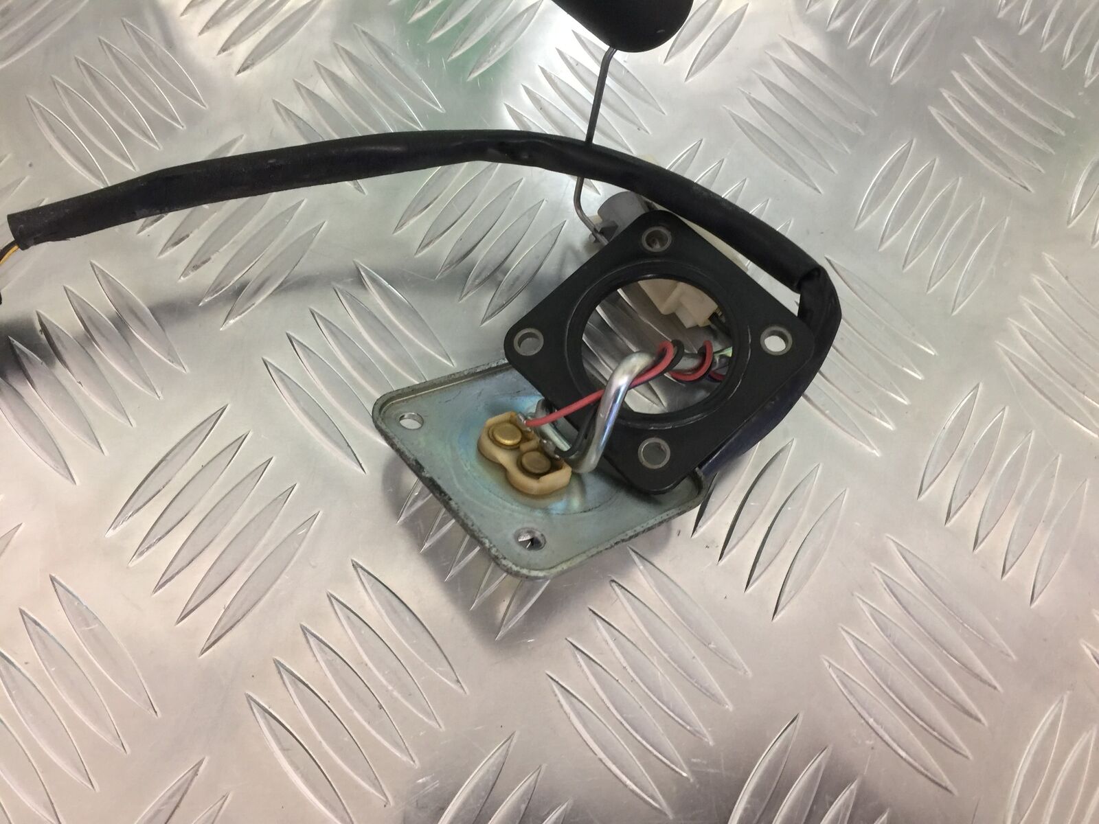 KAWASAKI ER6 N PETROL TANK SENDER   YEAR 2009-2011  (STOCK 928)