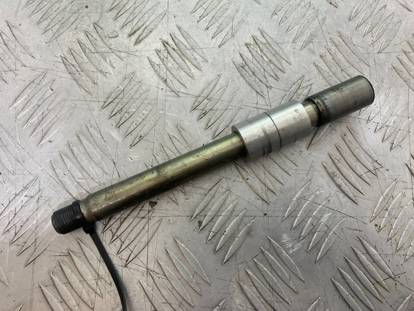 TRIUMPH 675 STREET TRIPLE FRONT WHEEL SPINDLE 2013-2016 (CMB1186)