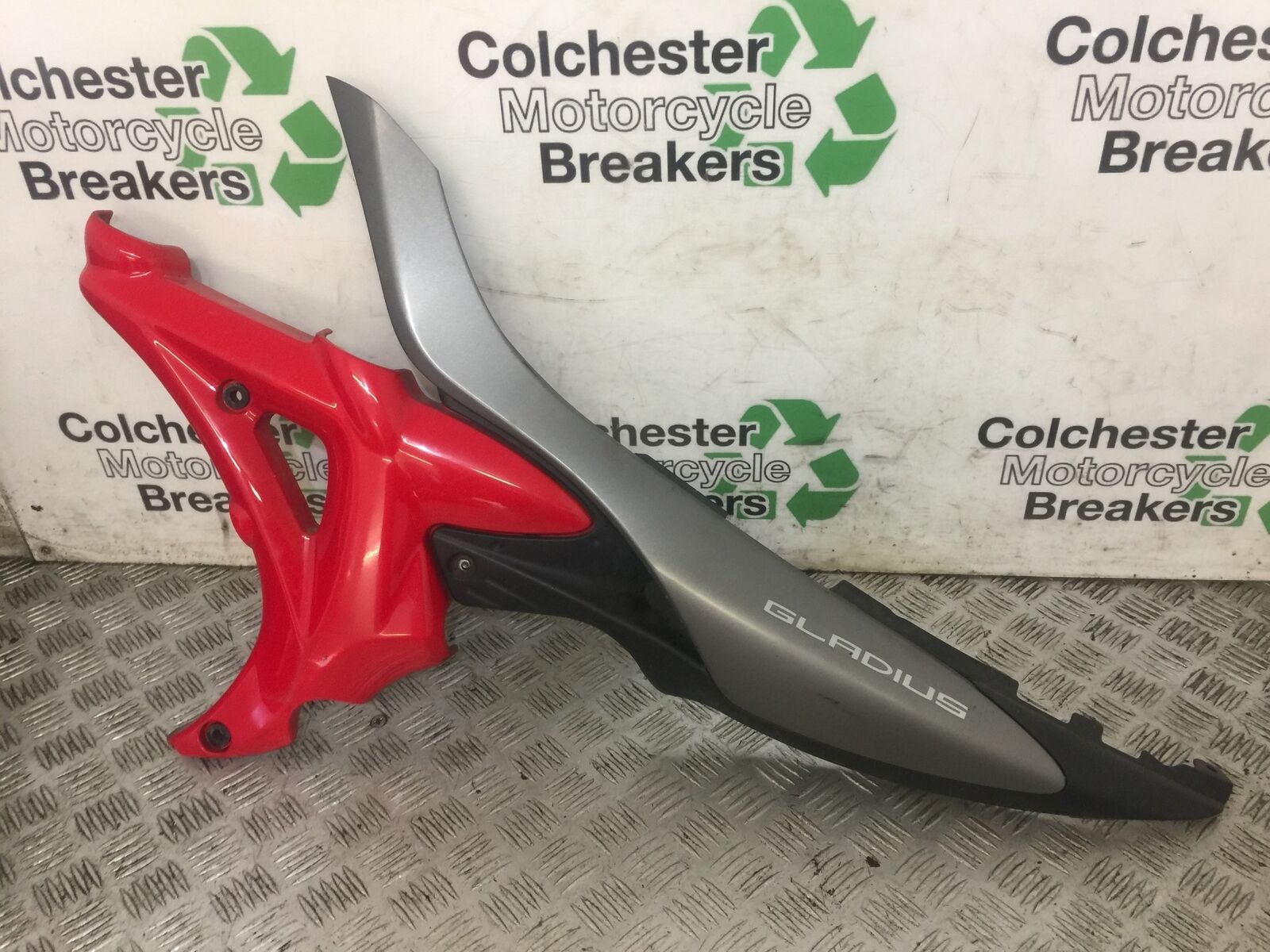 SUZUKI SFV650 SFV 650 GLADIUS LEFT SEAT PANEL  2009-15 (STOCK 709)