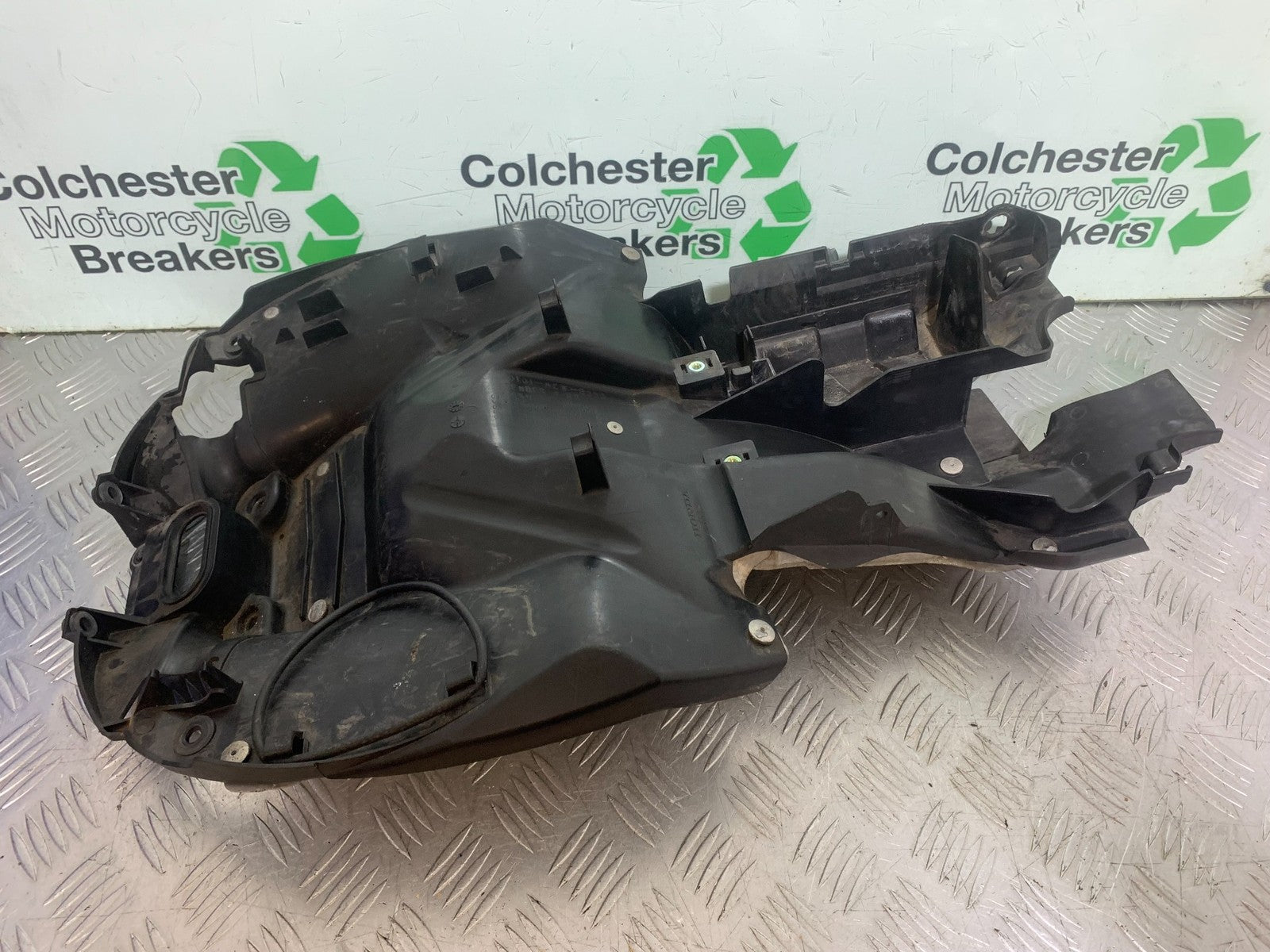 HONDA VFR800 VFR 800 V-TEC UNDERTRAY  YEAR 2002 -09 (CMB1296)