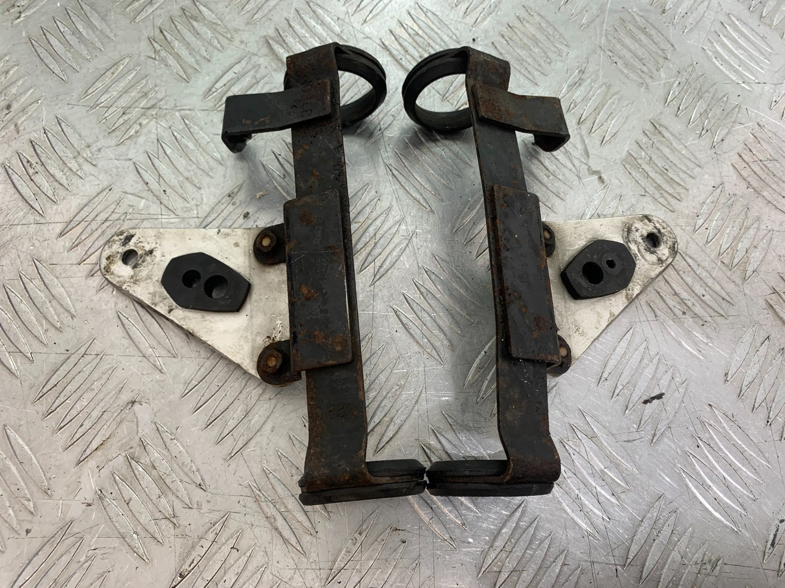 SUZUKI GSF1200 GSF 1200 BANDIT HEADLIGHT BRACKETS  YEAR 2001-2004 (CMB1188)