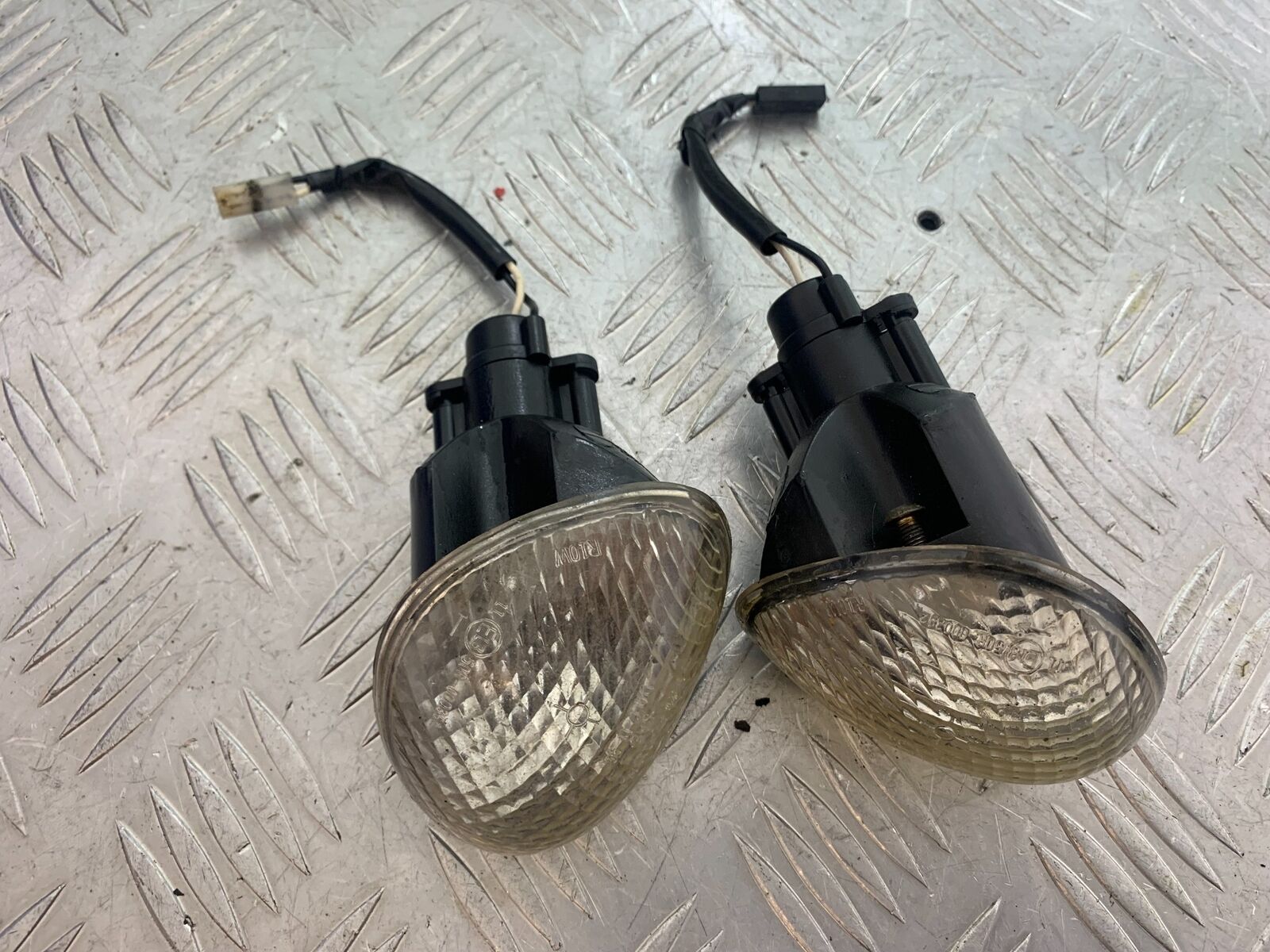 TRIUMPH 955i SPRINT ST FRONT INDICATORS YEAR 1999-2004 (CMB1124)