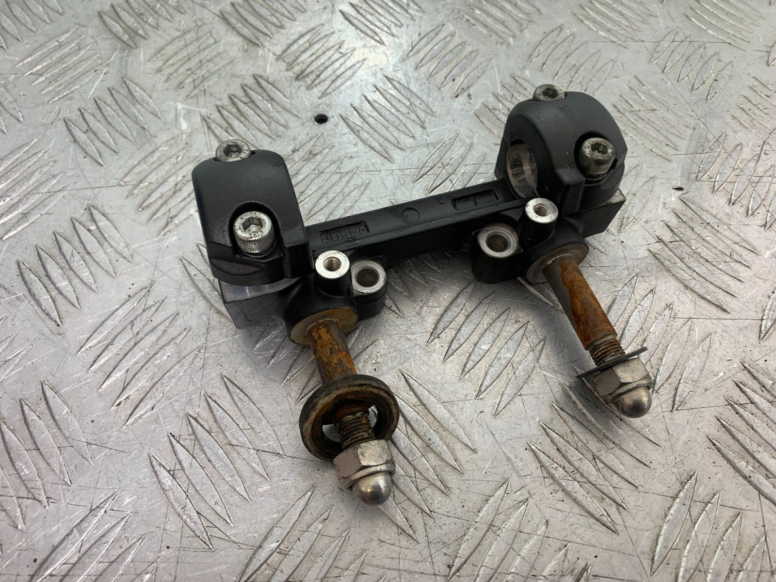 YAMAHA XVS 1300 MIDNIGHT STAR HANDLEBAR RISERS  YEAR 2007-16 (CMB1200)
