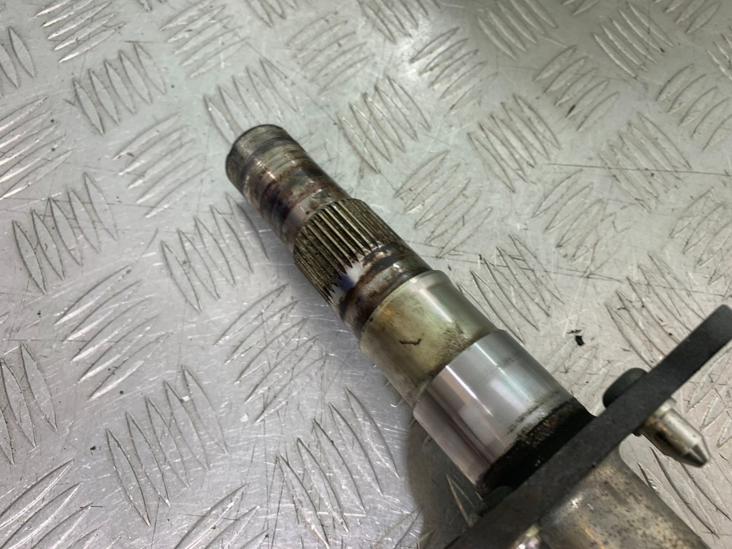 TRIUMPH 1050 SPRINT GT REAR WHEEL SPINDLE  YEAR 2010-2016 (CMB1250)