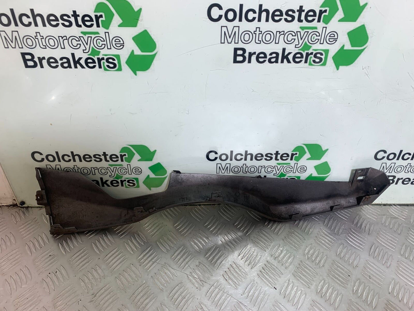 SUZUKI AN 200 UN 200 BURGMAN LOWER FAIRING PANEL YEAR 2007-09 (CMB1128)