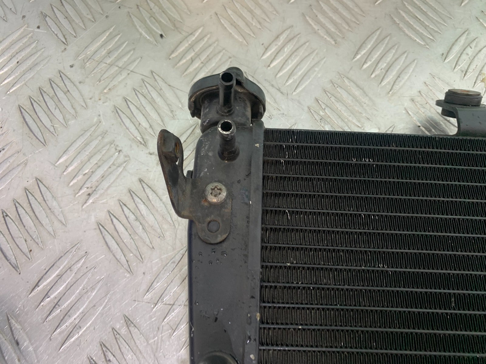 TRIUMPH SPEED TRIPLE R 1050 RADIATOR   2009 (CMB1183)