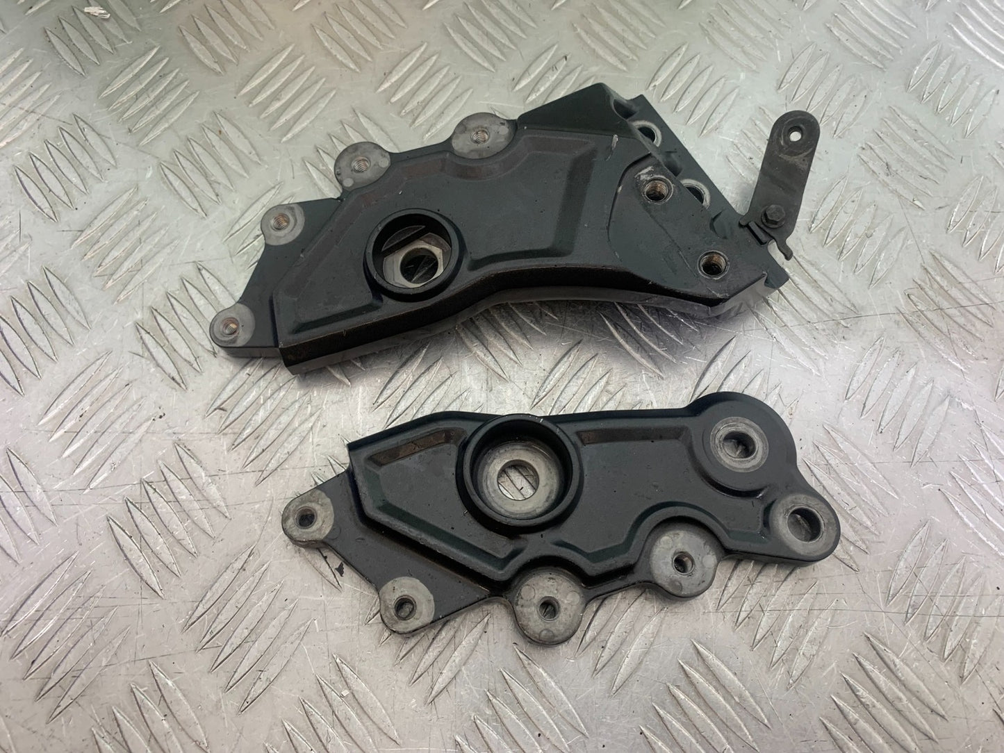 YAMAHA YZF R7 HANGER FRAME MOUNTS   YEAR 2022-2025 (CMB1255)