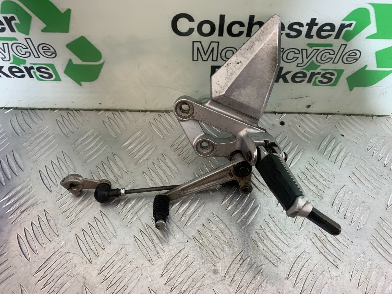 SUZUKI SV1000 SV 1000 K3 FRONT LEFT HANGER   YEAR 2003-2006 (CMB1111)