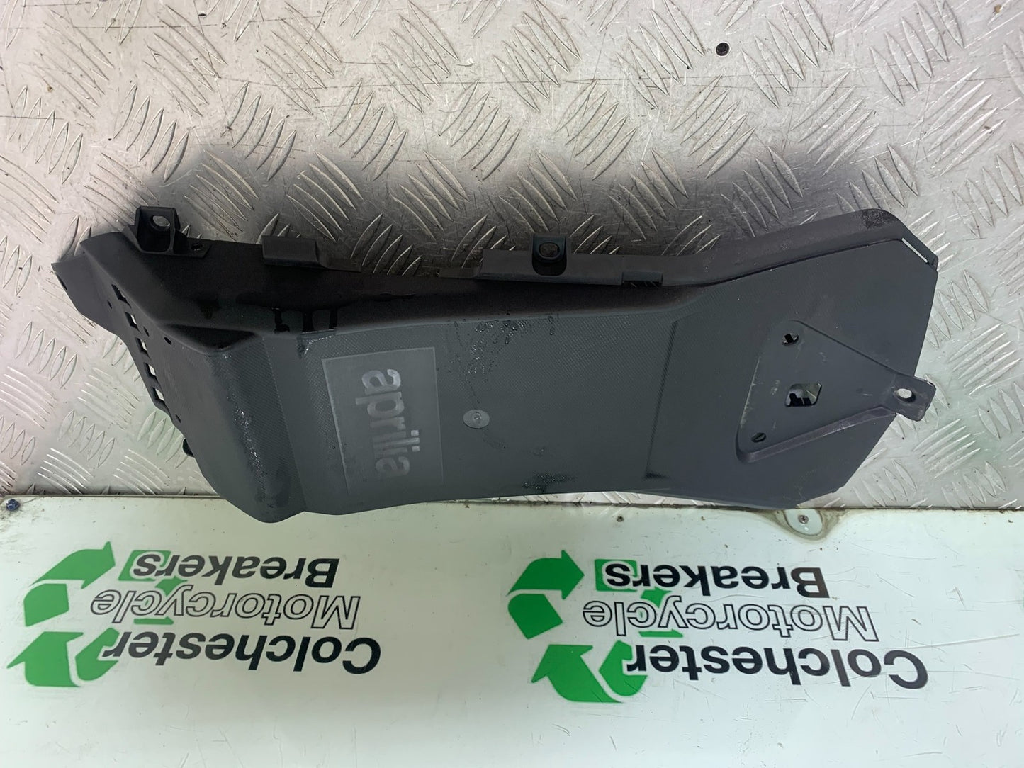 APRILIA TUONO 1000 V4 UNDERTRAY YEAR 2013-2014  (CMB1239)