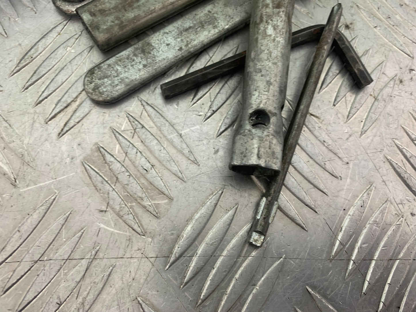 HONDA GL500 GL 500 SILVERWING TOOL KIT  YEAR 1981-82 (CMB1168)