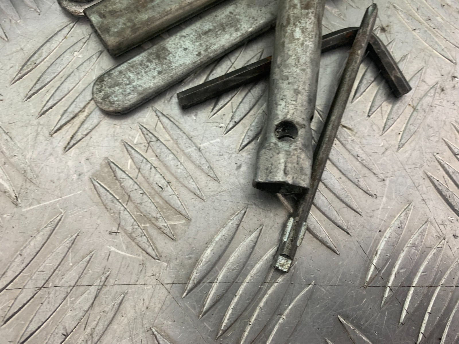 HONDA GL500 GL 500 SILVERWING TOOL KIT  YEAR 1981-82 (CMB1168)