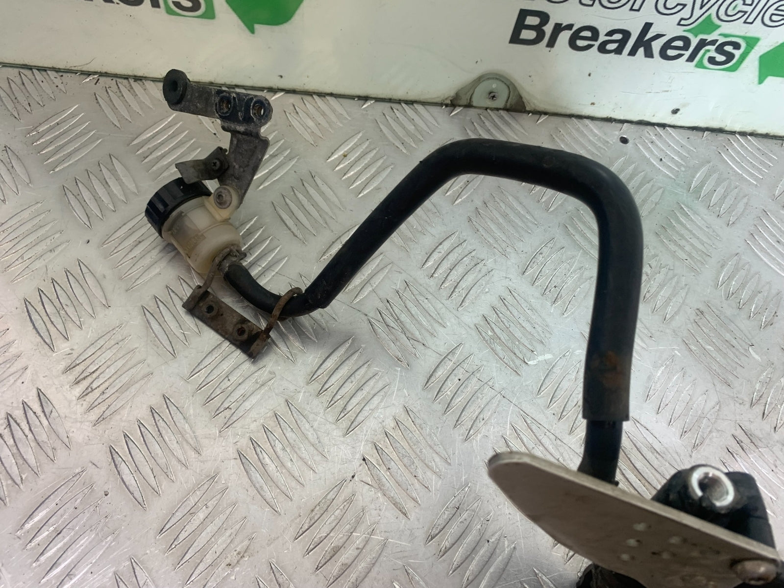 KAWASAKI ZX6R ZX6 R P7F P8F FRONT RIGHT HANGER  YEAR 2007-08 (CMB1165)
