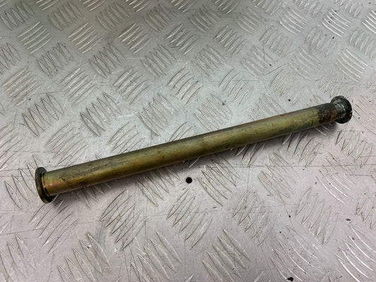 TRIUMPH 955i SPRINT ST SWINGARM SPINDLE  YEAR 1999-04 (CMB1230)