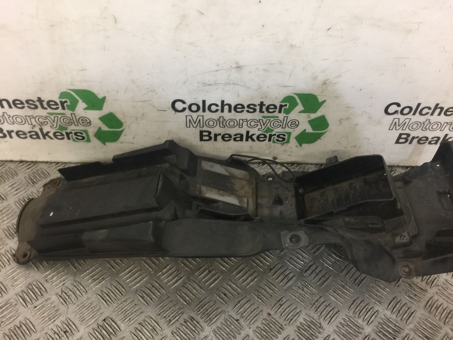 SUZUKI GSR600 GSR 600 UNDERTRAY YEAR 2010 (STOCK 470)