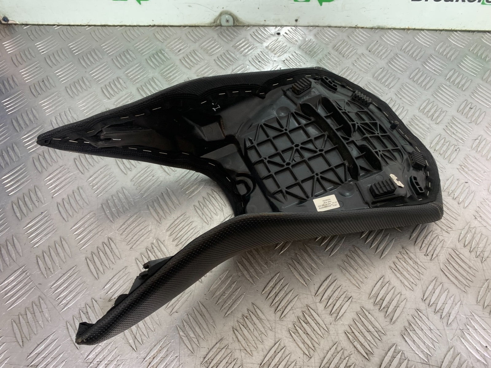 KTM DUKE 390 FRONT SEAT  YEAR 2017- 2023 (CMB1314)