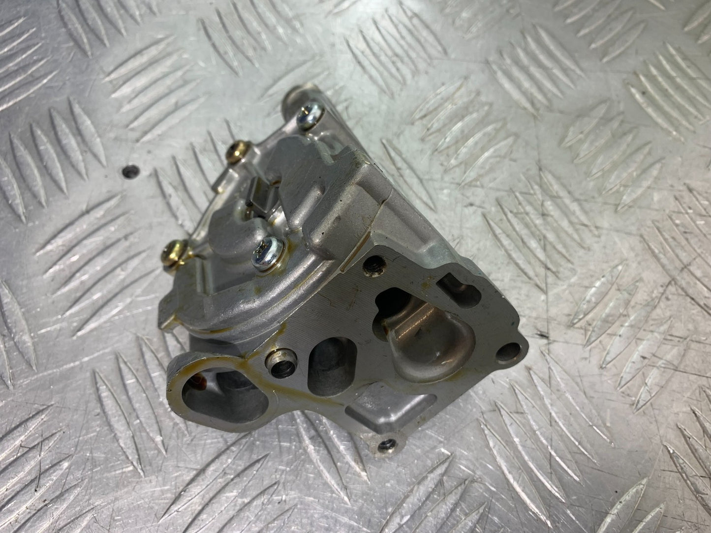 TRIUMPH 955I SPRINT RS OIL PUMP  YEAR 1999-04