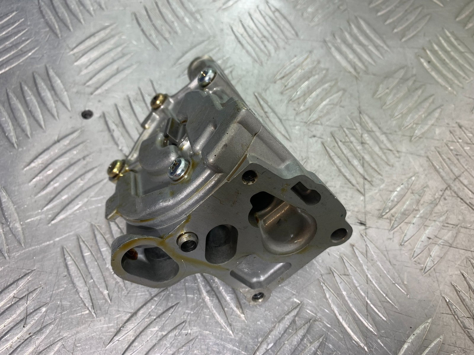 TRIUMPH 955I SPRINT RS OIL PUMP  YEAR 1999-04
