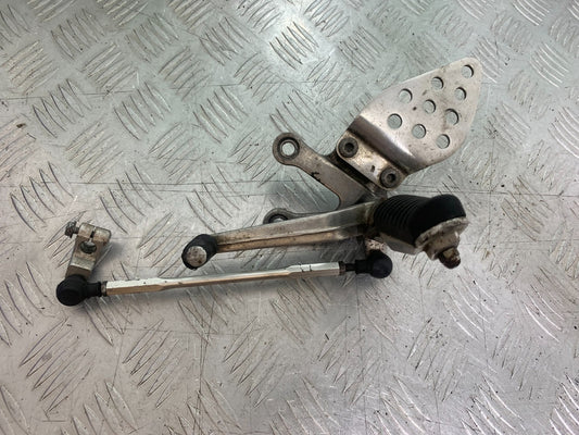 KAWASAKI ZX9R ZX9 C FRONT LEFT HANGER  YEAR 1998-99 (CMB1213)